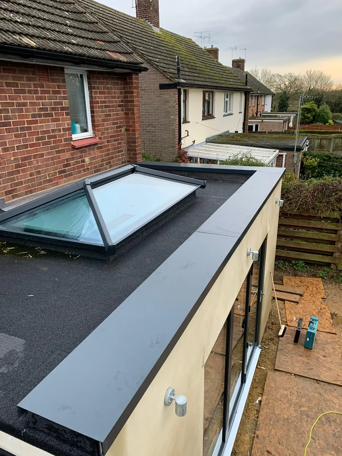 a flat roof with a skylight on top of it